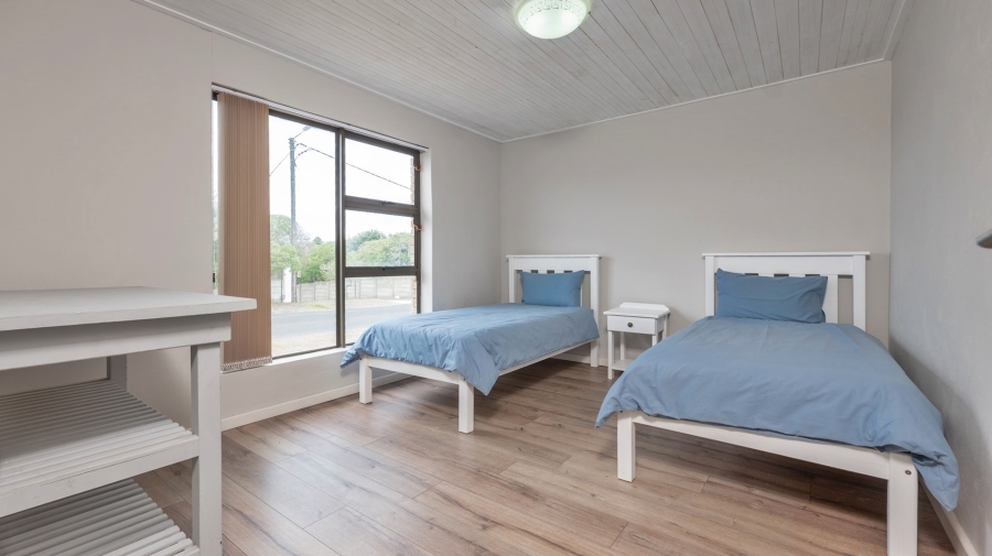 6 Bedroom Property for Sale in Agulhas Western Cape